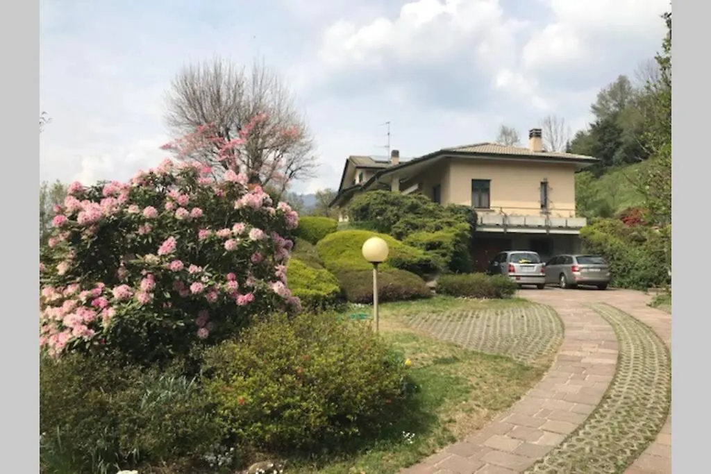Como, Accogliente Mansarda Nel Verde Le Balze contacts