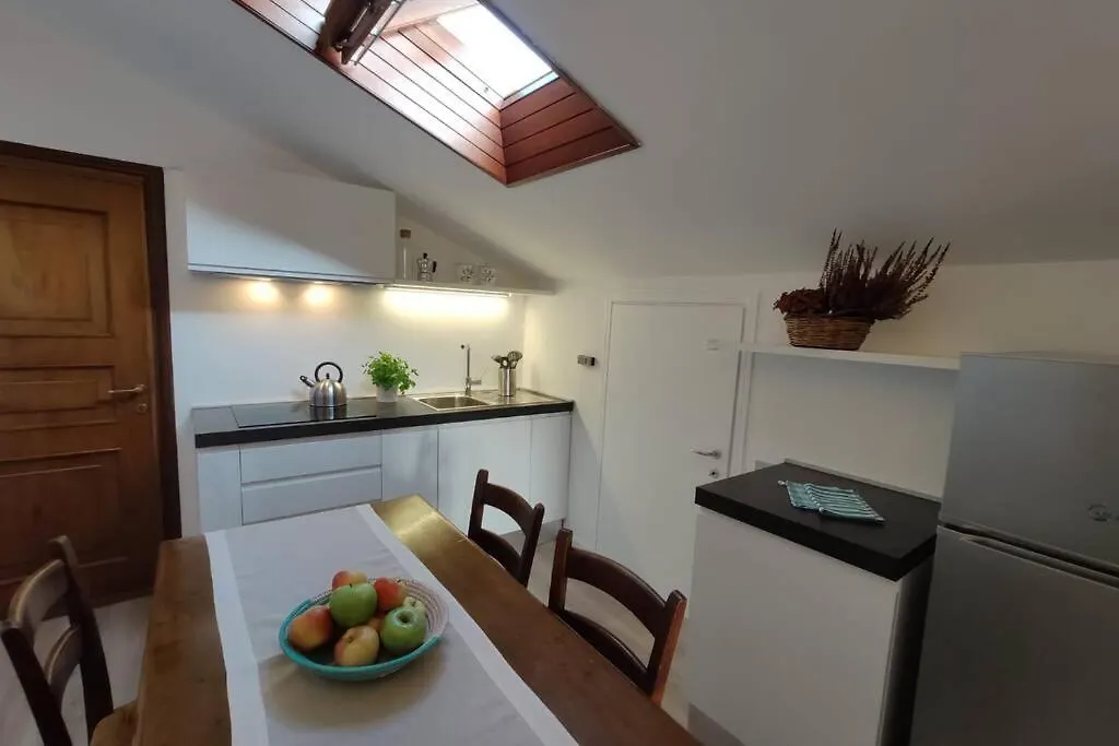 Como, Accogliente Mansarda Nel Verde Le Balze Apartment Tavernerio Italy