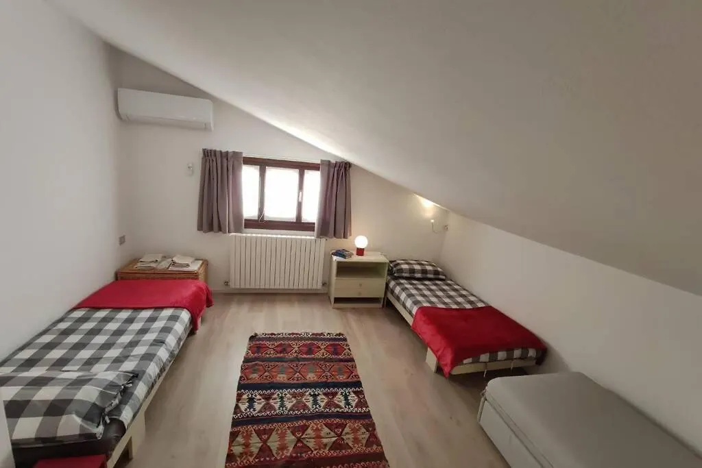 Como, Accogliente Mansarda Nel Verde Le Balze Apartment Tavernerio
