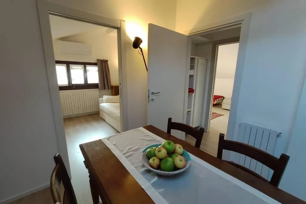 Como, Accogliente Mansarda Nel Verde Le Balze Apartment Tavernerio